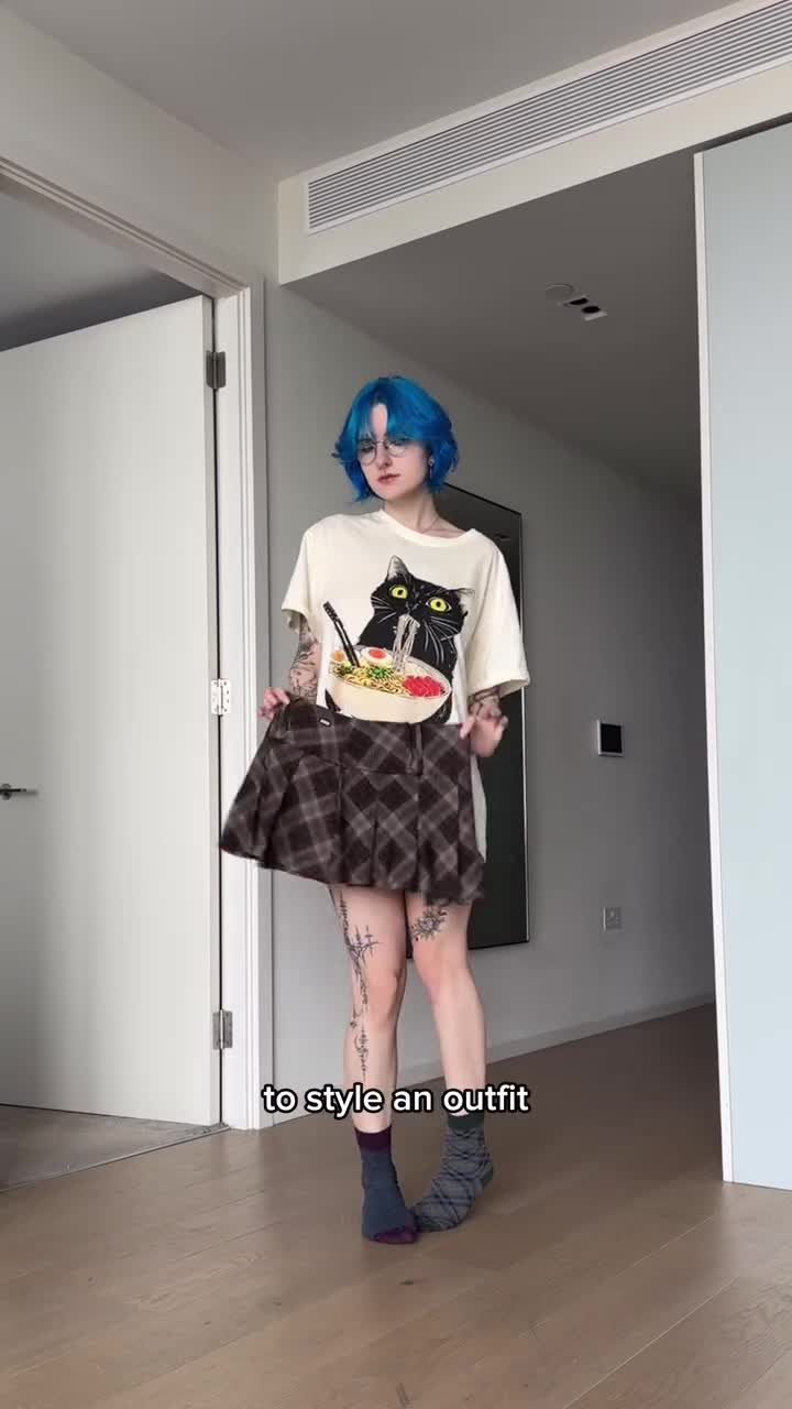 Video 698261 from Lyra Crow (lyracr0w0)