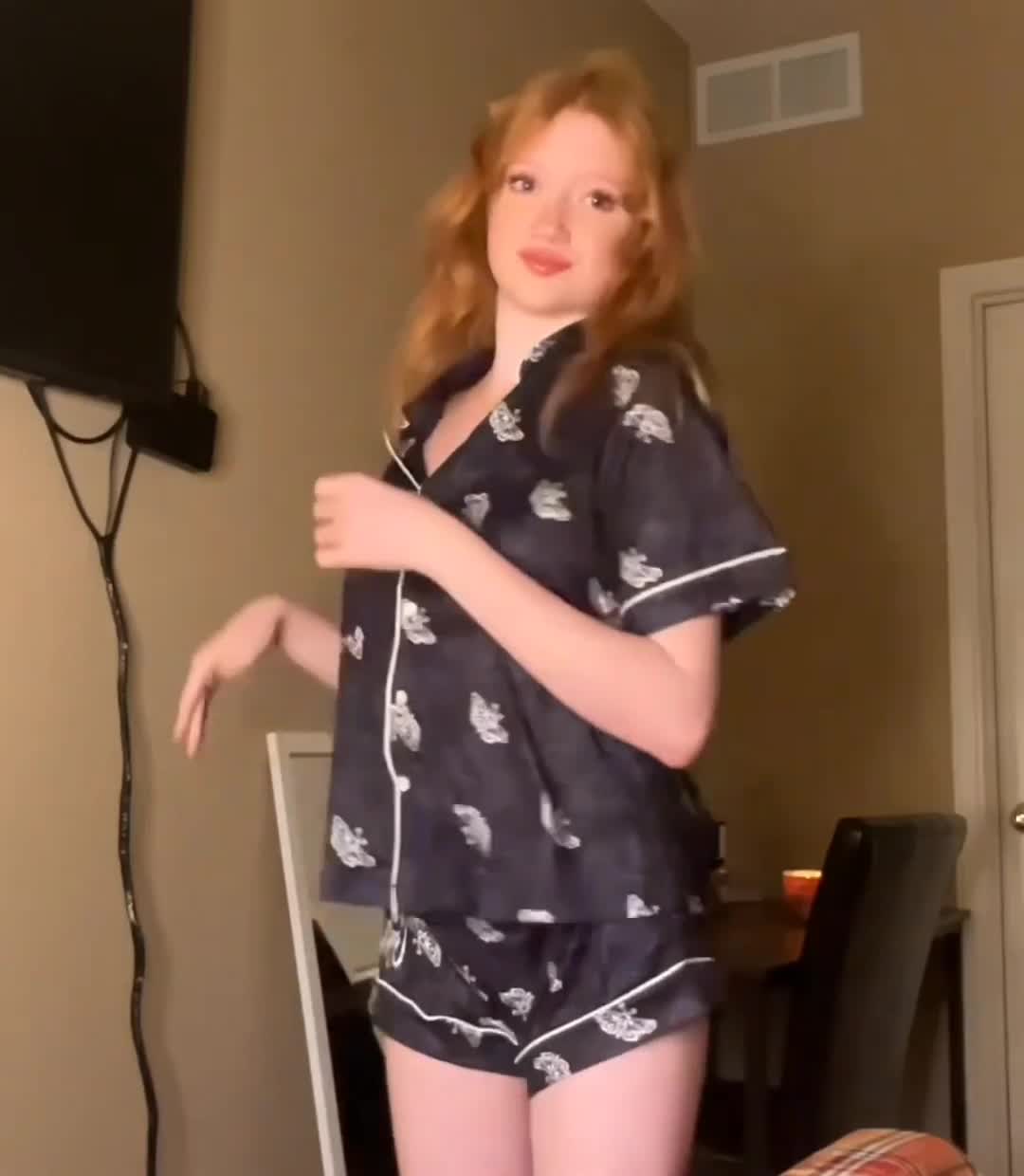 Video 698400 from Makenna Kelly / Lifewithmak