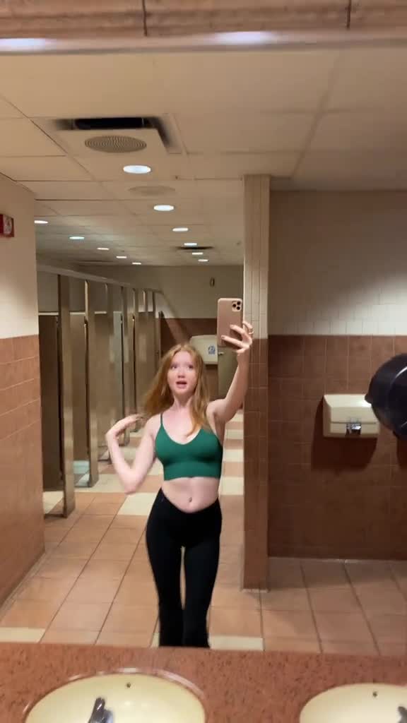 Video 698404 from Makenna Kelly / Lifewithmak