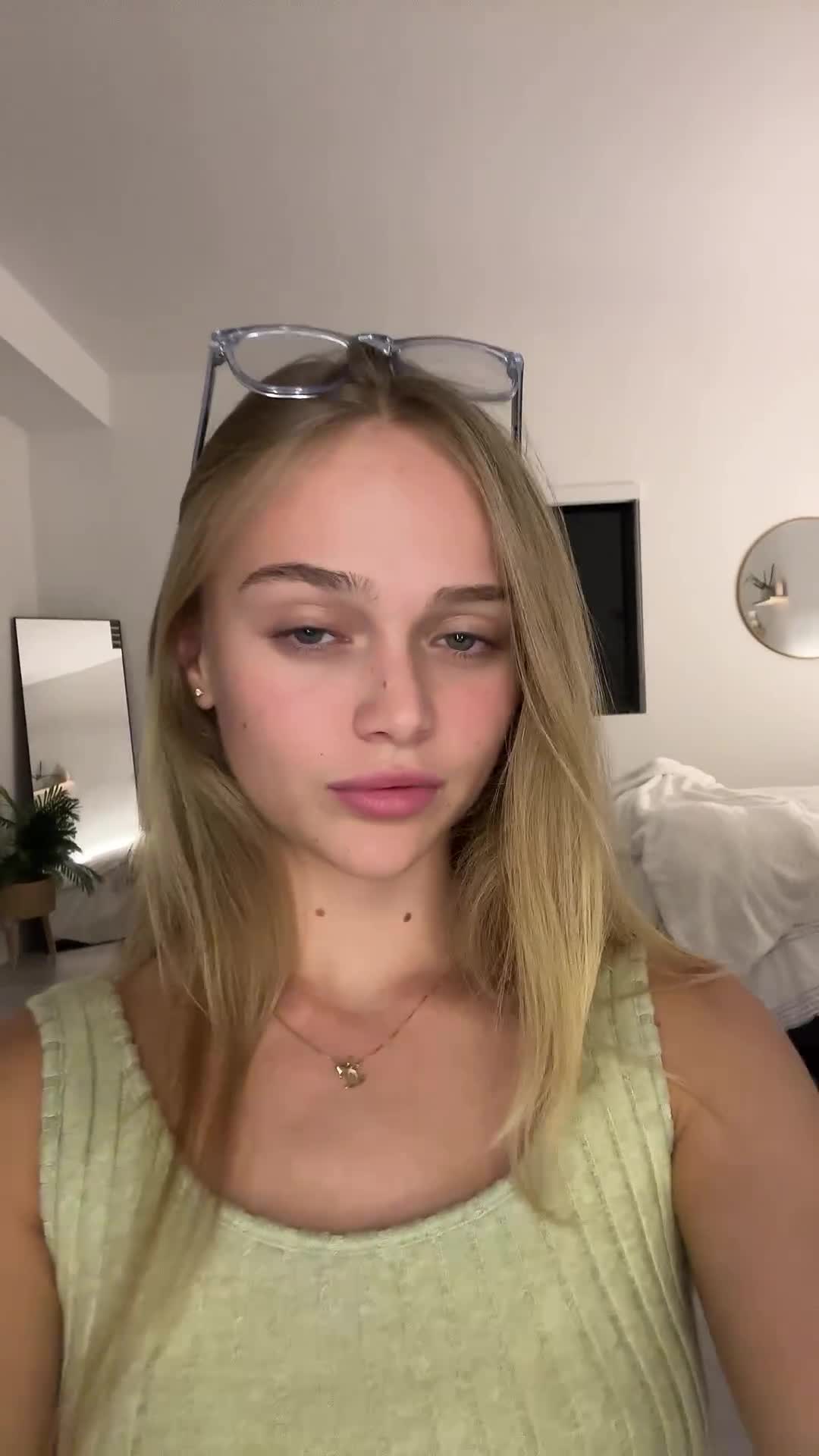 Video 698542 from Kyla Dodds / Kyladodds