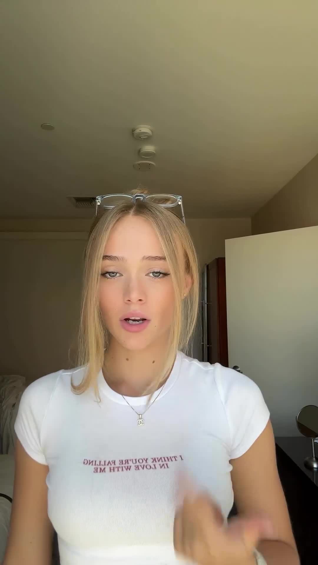 Video 698545 from Kyla Dodds / Kyladodds