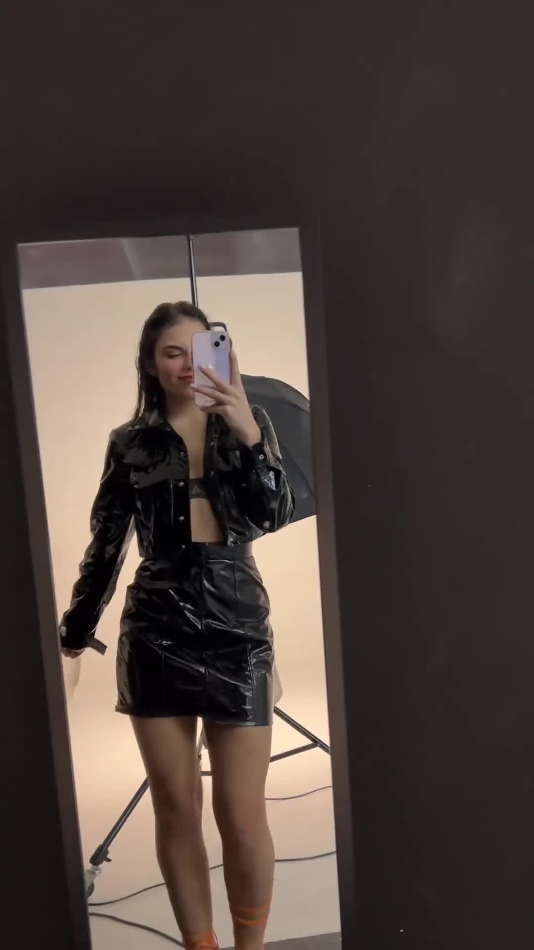 Video 699014 from Milan Cheek