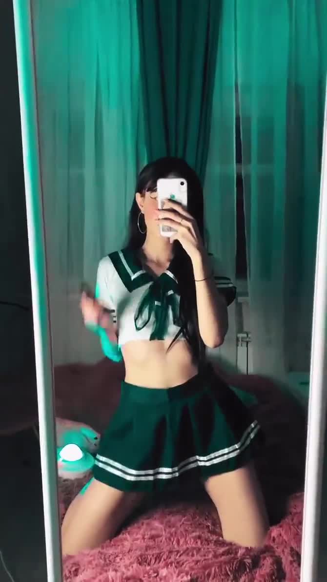 Video 700015 from Loonassoftfeet