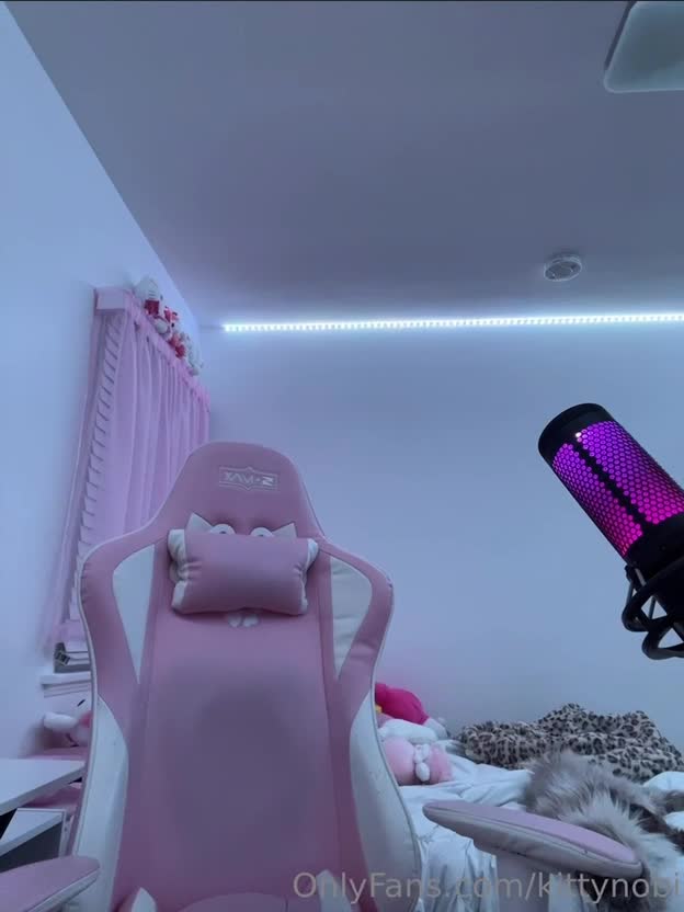 Video 700682 from kittynobi/ tiffanobi