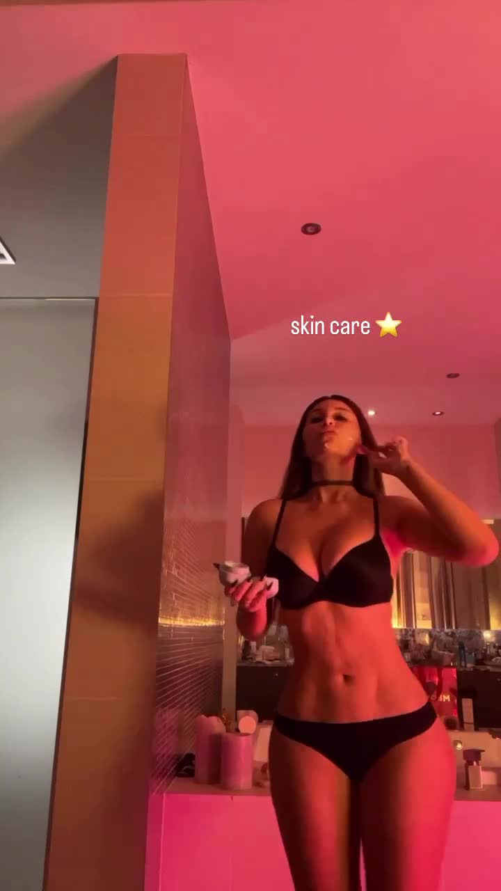 Video 702177 from Mikaela Testa / @mikaelatestaa / @mikkimouse404