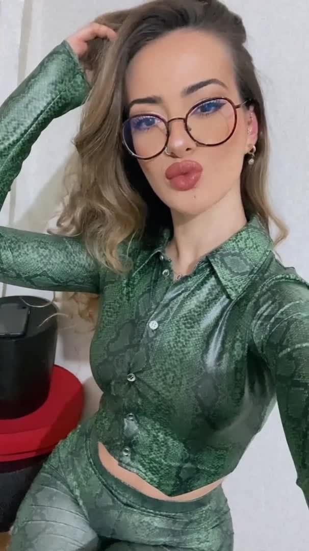 Video 702422 from oznur guven / oznurunuzz / oz_nurunuz