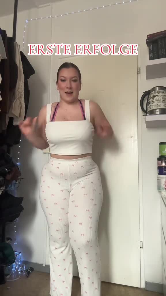 Video 703085 from _Cremebruellee_ / LizzydieSchnegge / Lizzywiththezz