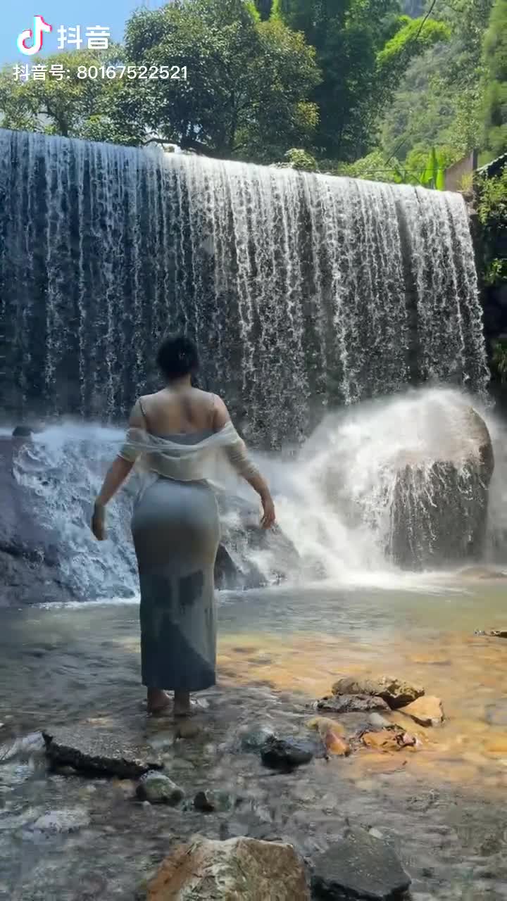 Video 705935 from bawanglongnv / 霸王龙女孩girl / 霸王龙龙龙