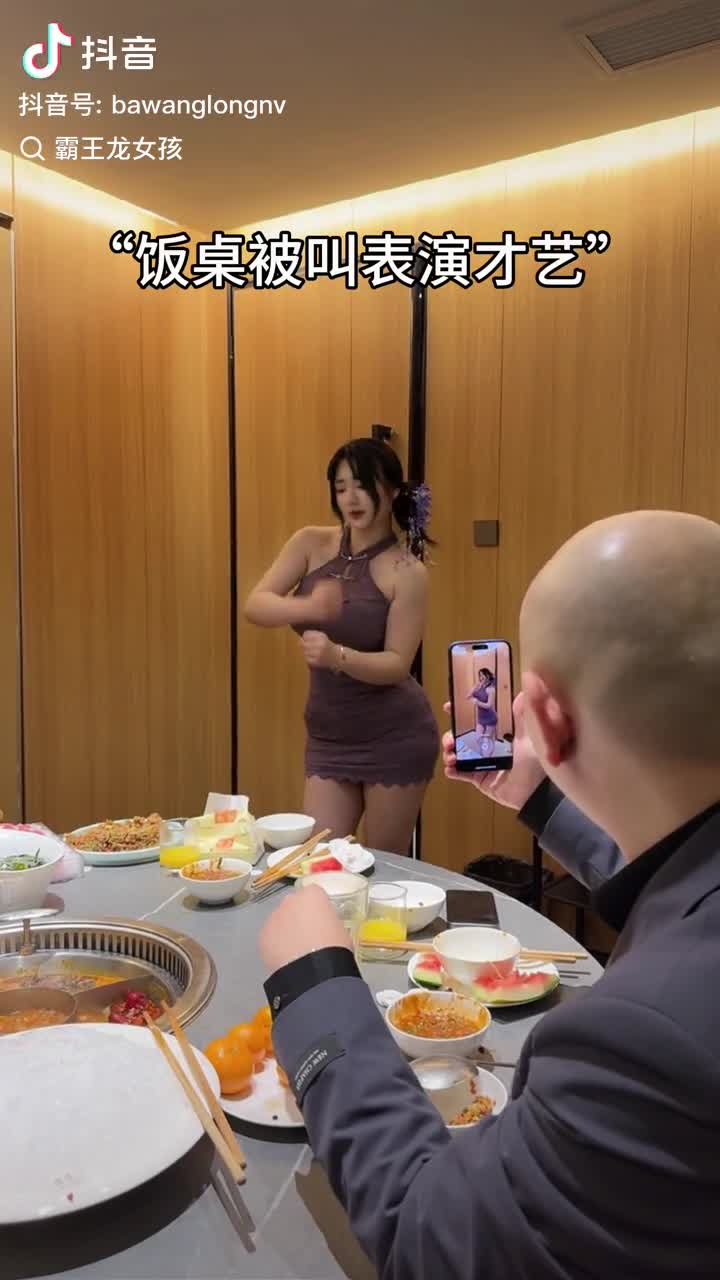 Video 705943 from bawanglongnv / 霸王龙女孩girl / 霸王龙龙龙