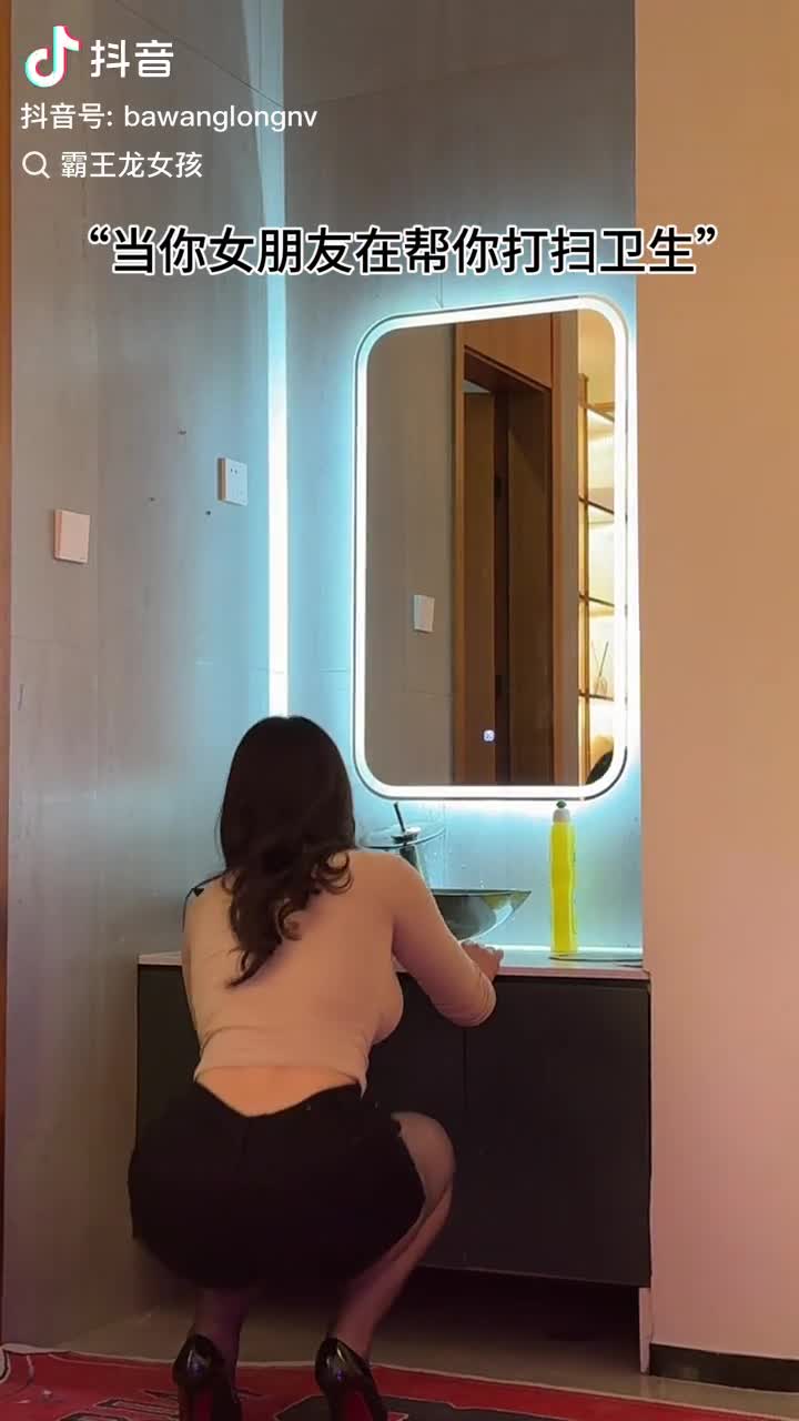 Video 705949 from bawanglongnv / 霸王龙女孩girl / 霸王龙龙龙