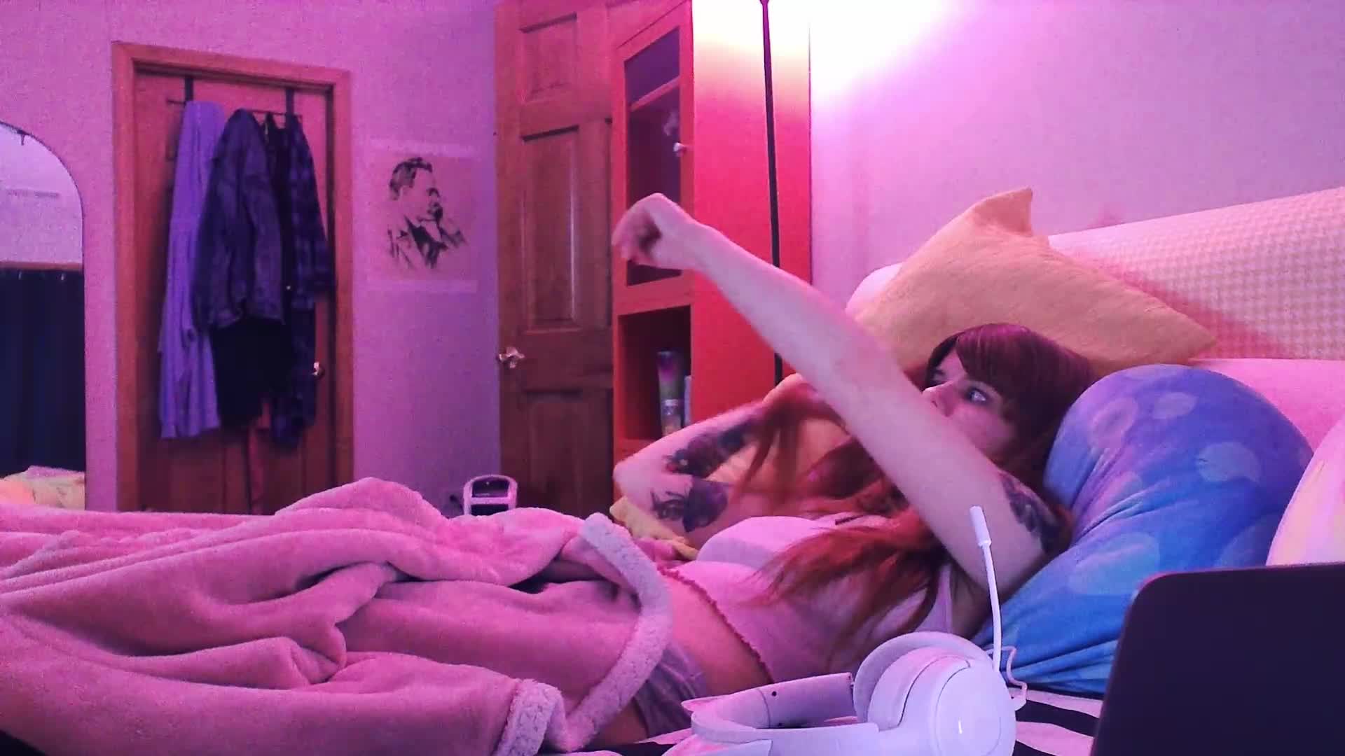 Video 710775 from 1sleepyolive / terminallyillautisticgirl / olivexo