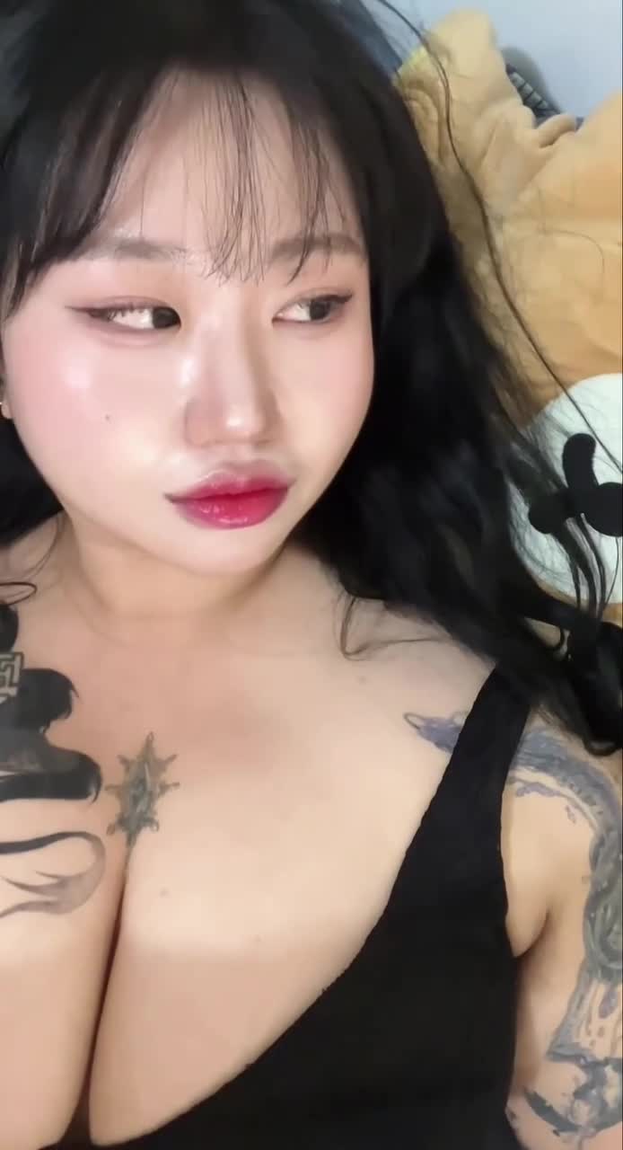 Video 716984 from 이담이 / next0_dam.e