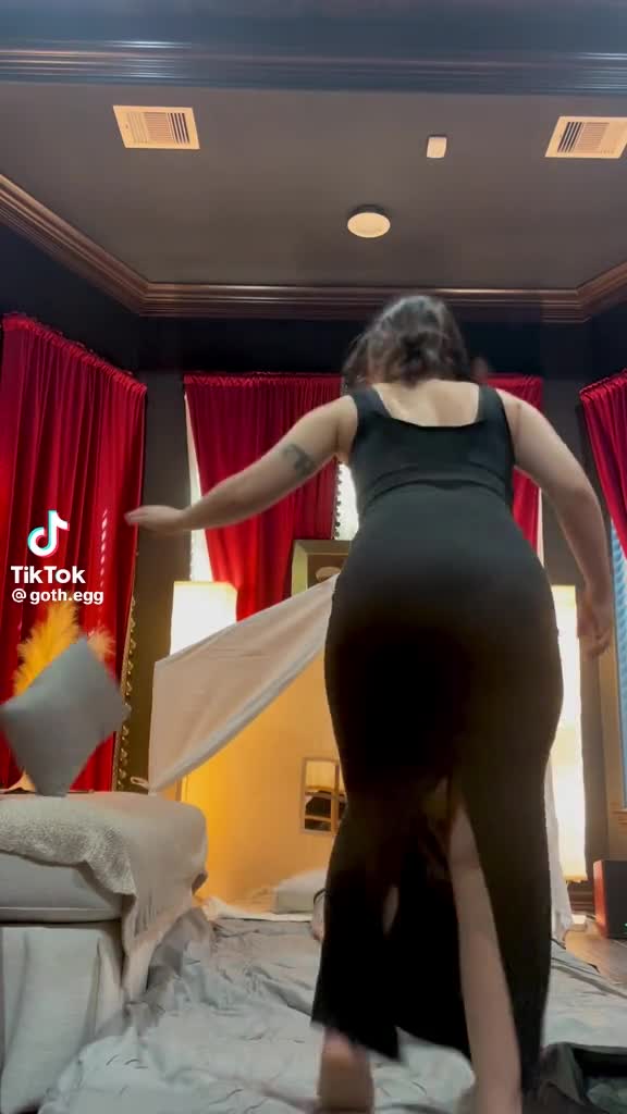 Video 719711 from bigtittygothegg / goth__egg / goth.egg / Lee Lee