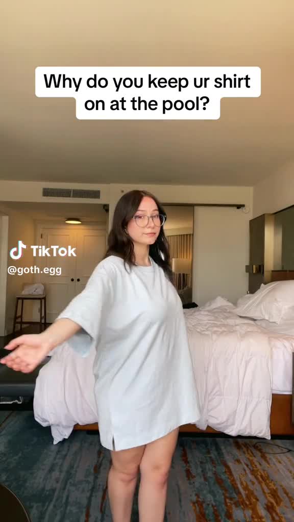 Video 719712 from bigtittygothegg / goth__egg / goth.egg / Lee Lee