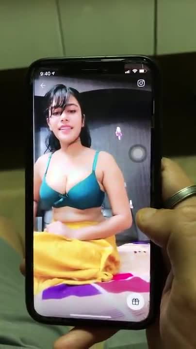 Video 720376 from Ananya Sharma / Sia 121 tango