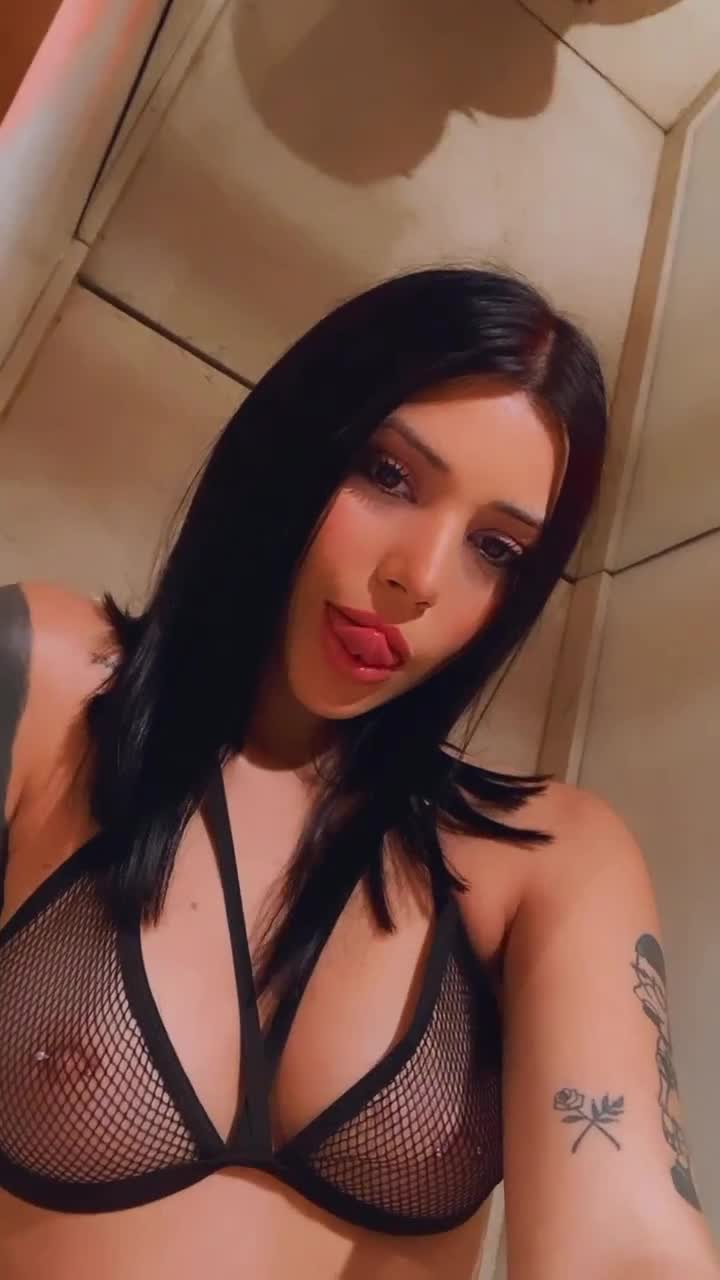 Video 720438 from miliiicalderon / mili calderon / milicalderxn01