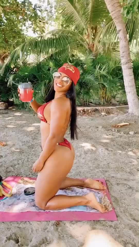 Video 728088 from @mulatafit / Sunny Doria Vargas