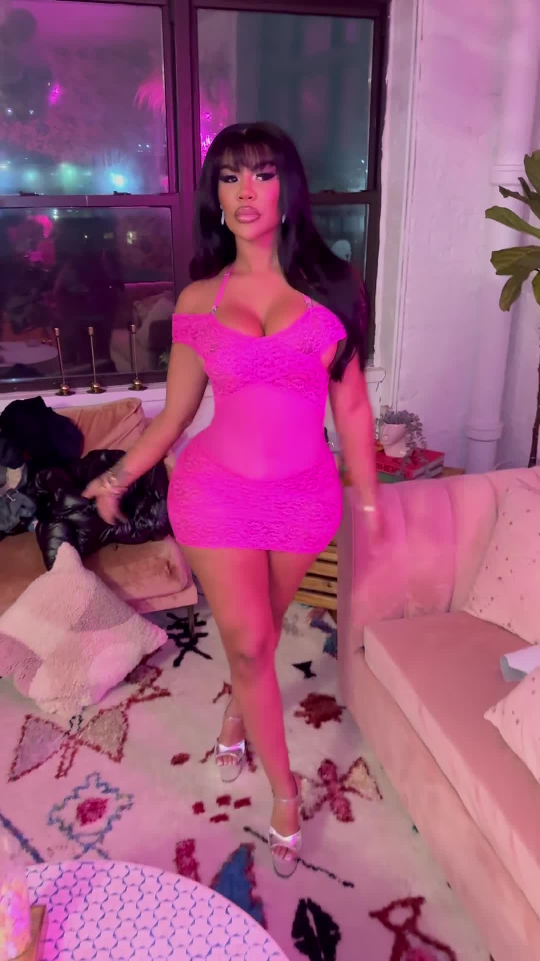 Video 739061 from Chinesekitty / Taylor Hing