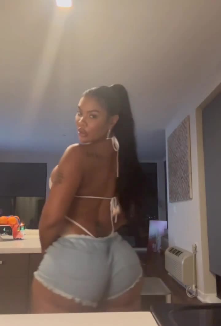 Video 739069 from Chinesekitty / Taylor Hing