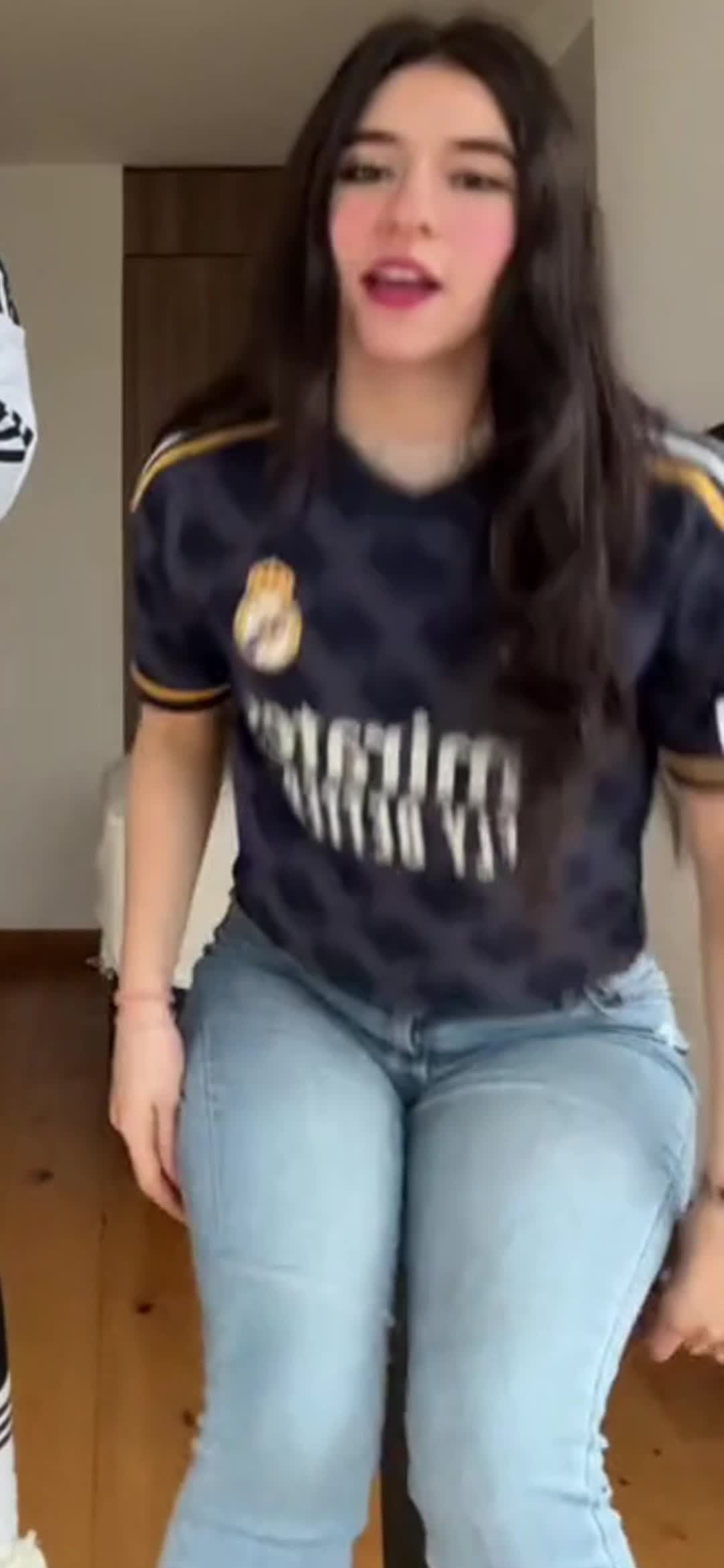 Video 740075 from Arayfer (@arayfer_hernandez)