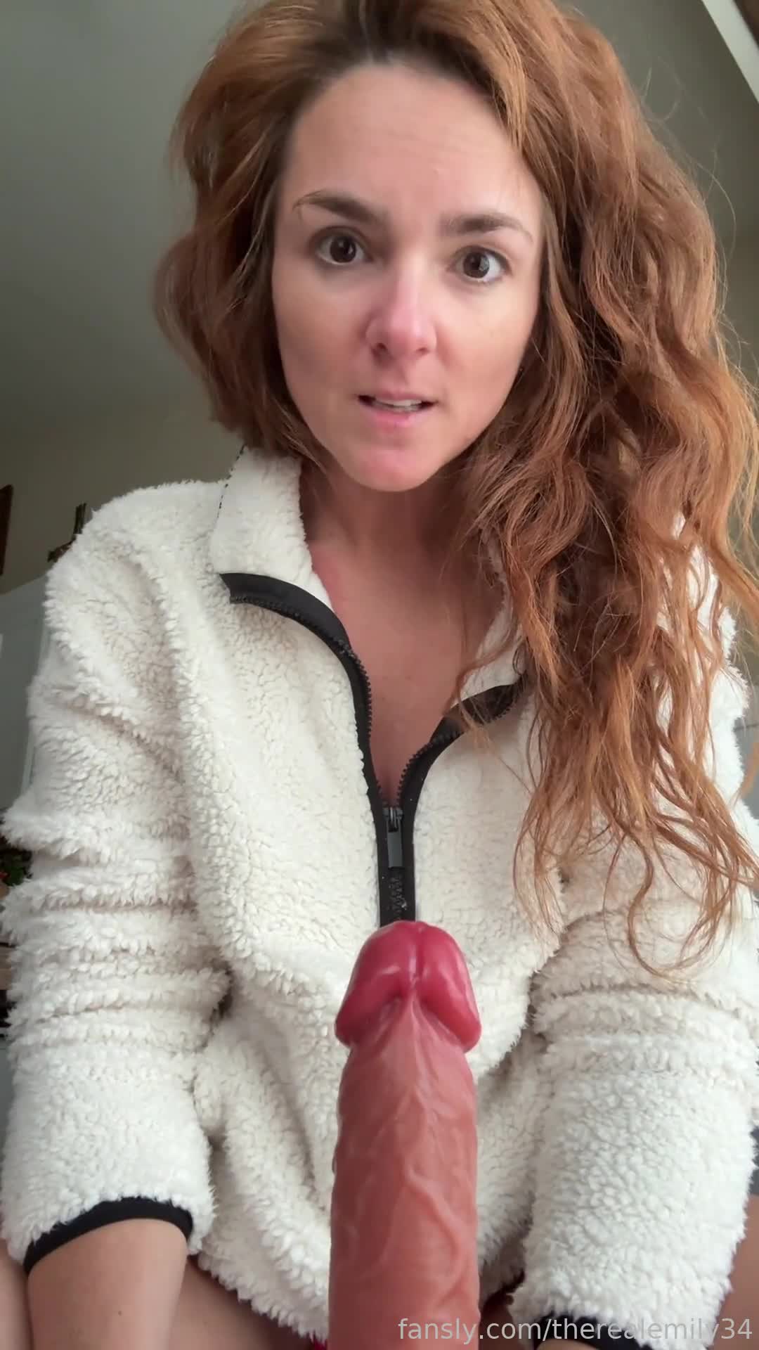 Video 740792 from therealemily34 / thickhips30 / newmilf23