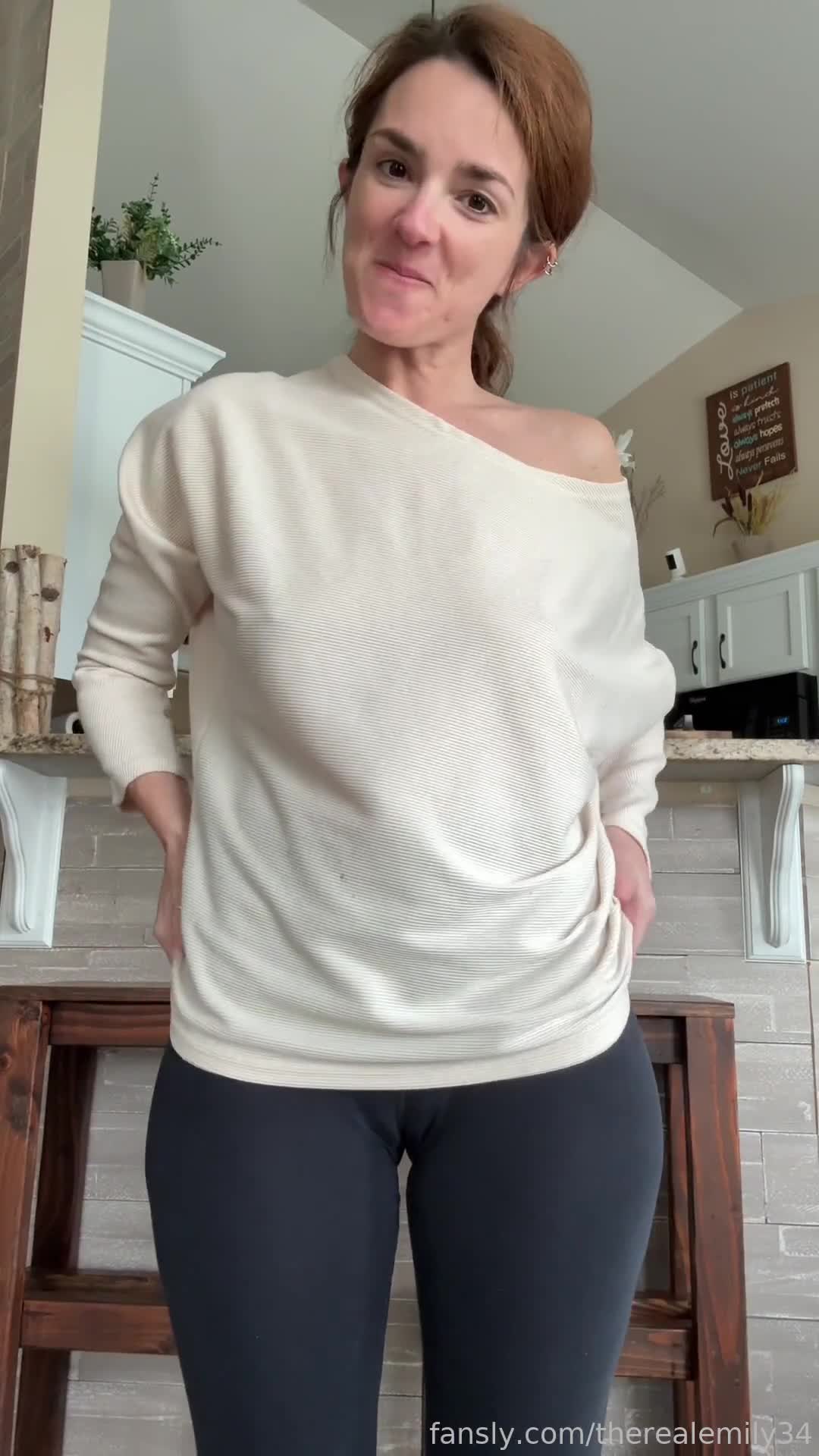 Video 740793 from therealemily34 / thickhips30 / newmilf23