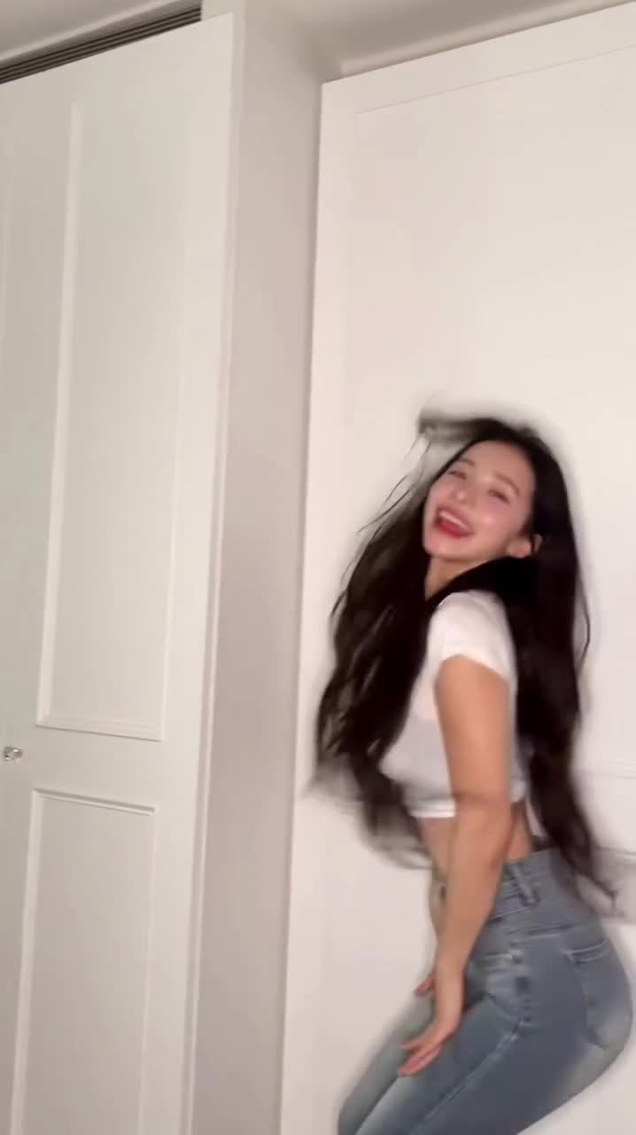Video 788101 from Lee Dahye 이다혜 / le_dahye