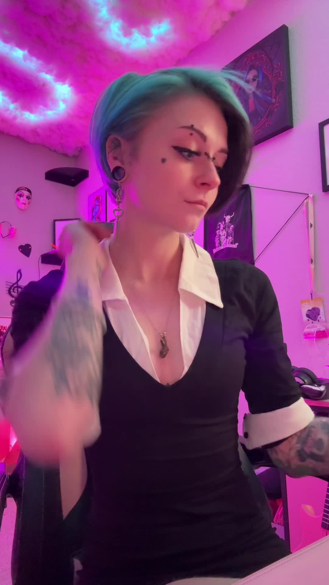 Video 795023 from noteasybeinwheezy | noteasybeinsmol | wheezy