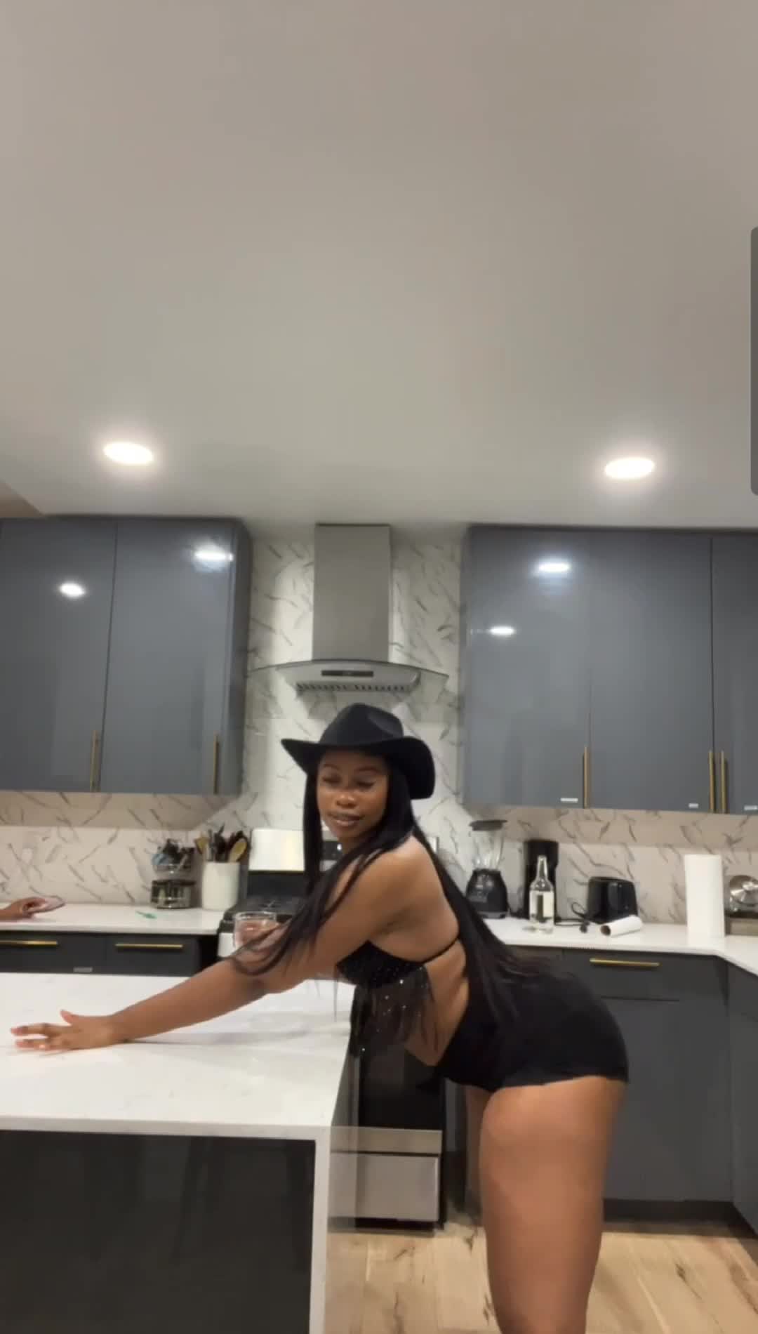 Video 806133 from Yazmynswrld