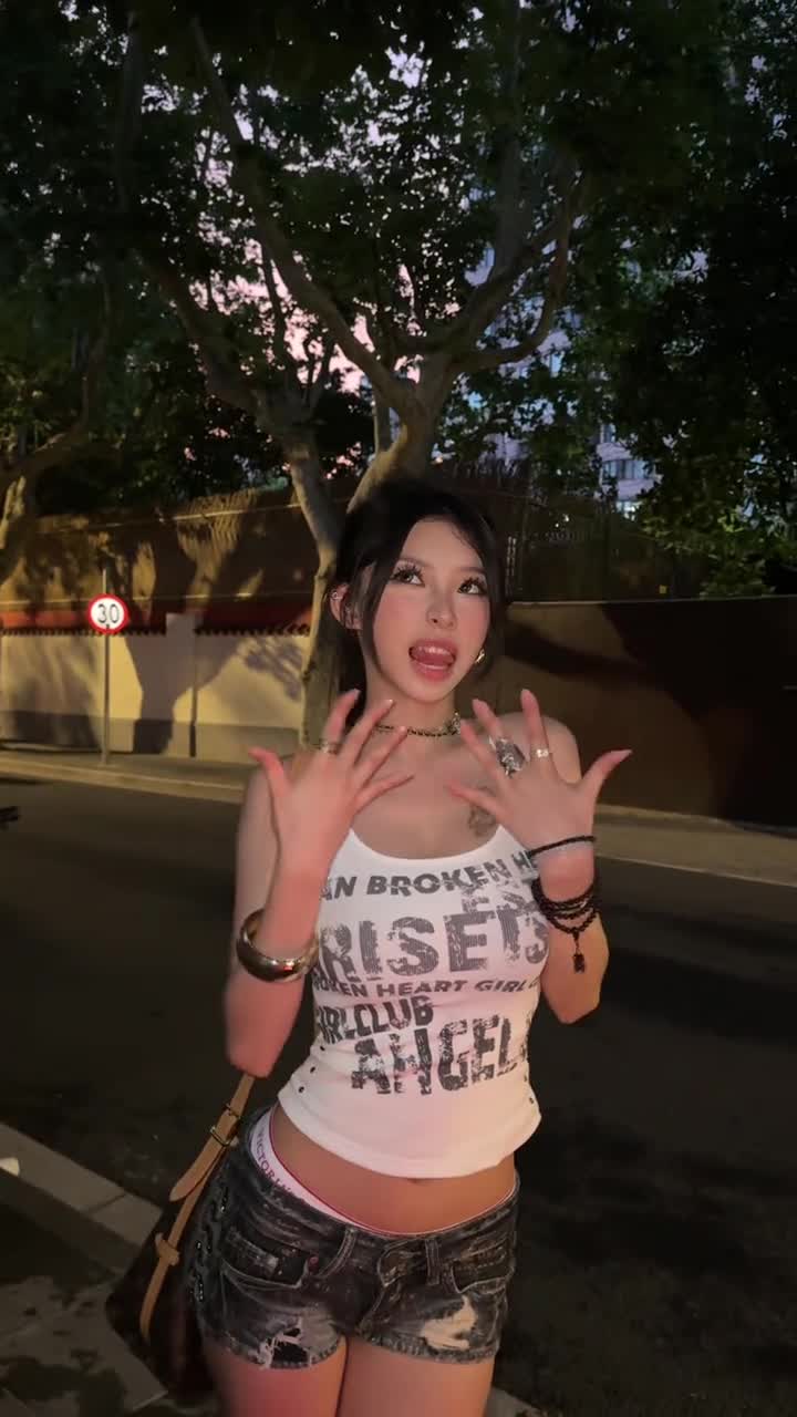 Video 813621 from caroline_slt8