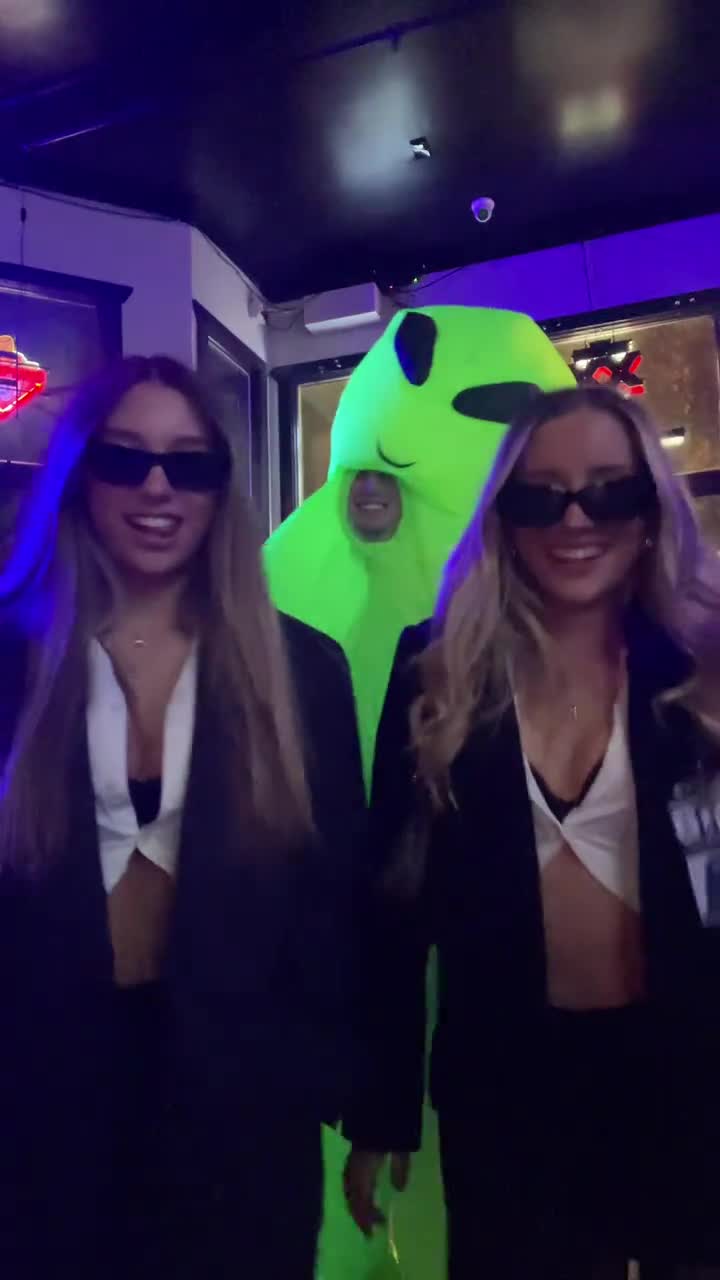 Video 819970 from Katie Davis | _katiedavis | .katieedaviss