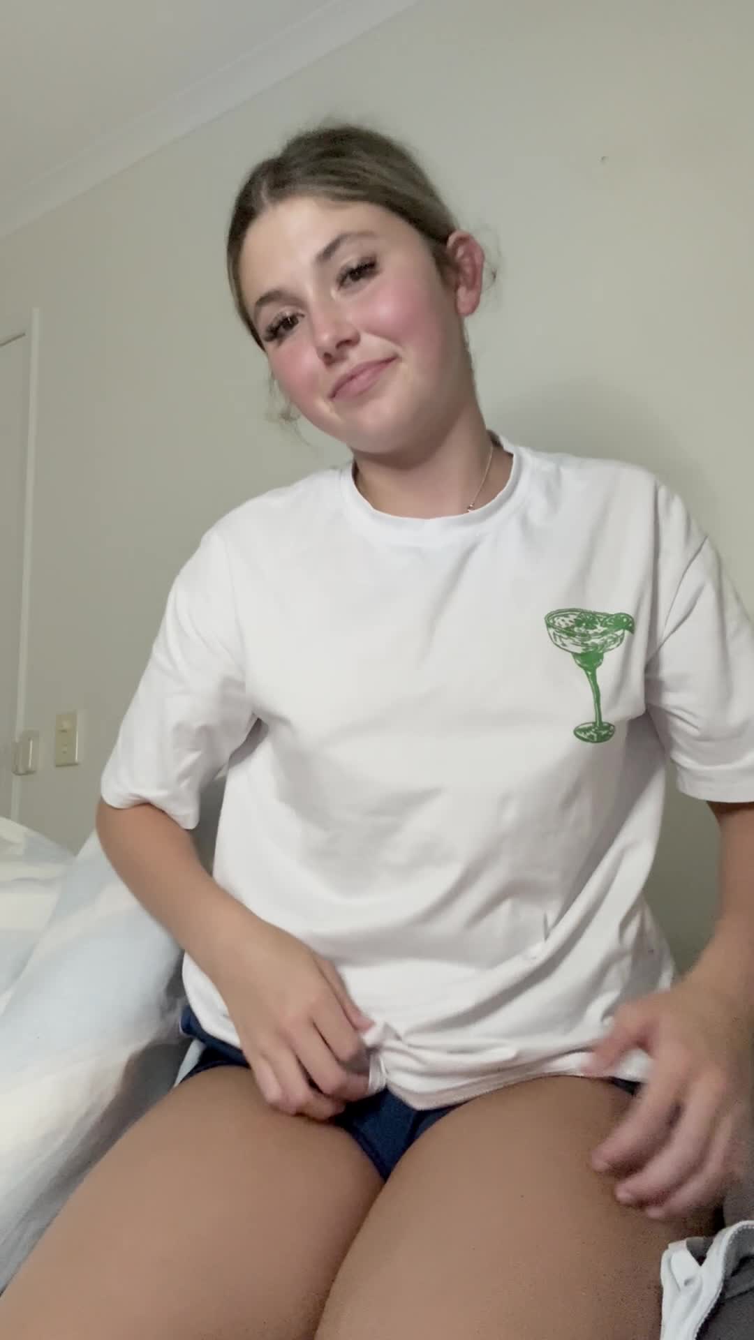 Video 820875 from missemelia7 / emeliajoness