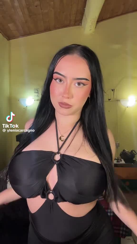 Video 838243 from yleniaacarcagno / yleniacarcagno_ [Busty Italian]