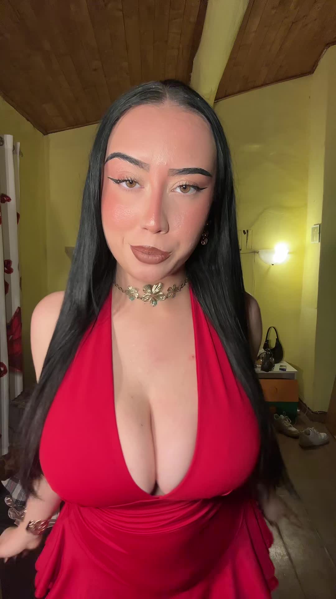 Video 838244 from yleniaacarcagno / yleniacarcagno_ [Busty Italian]