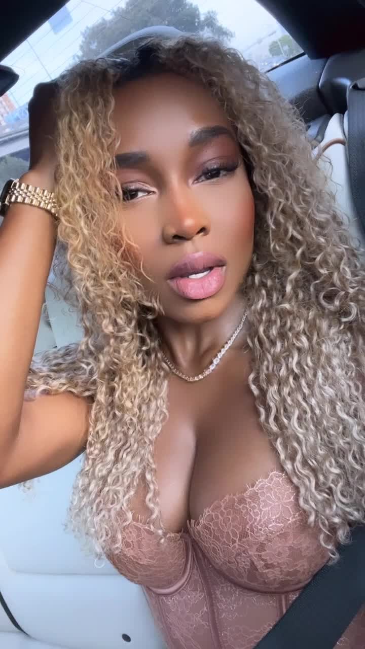 Video 843477 from canadianyogababe / canadianyogababefree / curlycanadianbabe