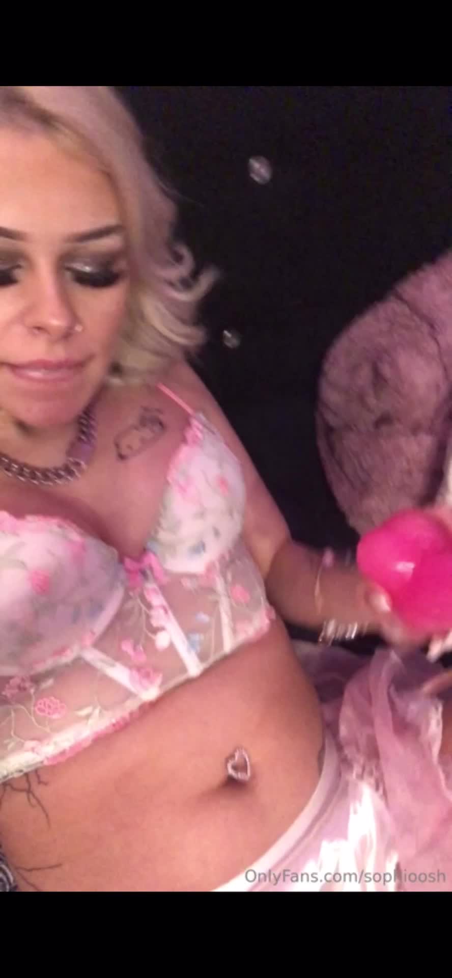 Video 933 from Sophioosh