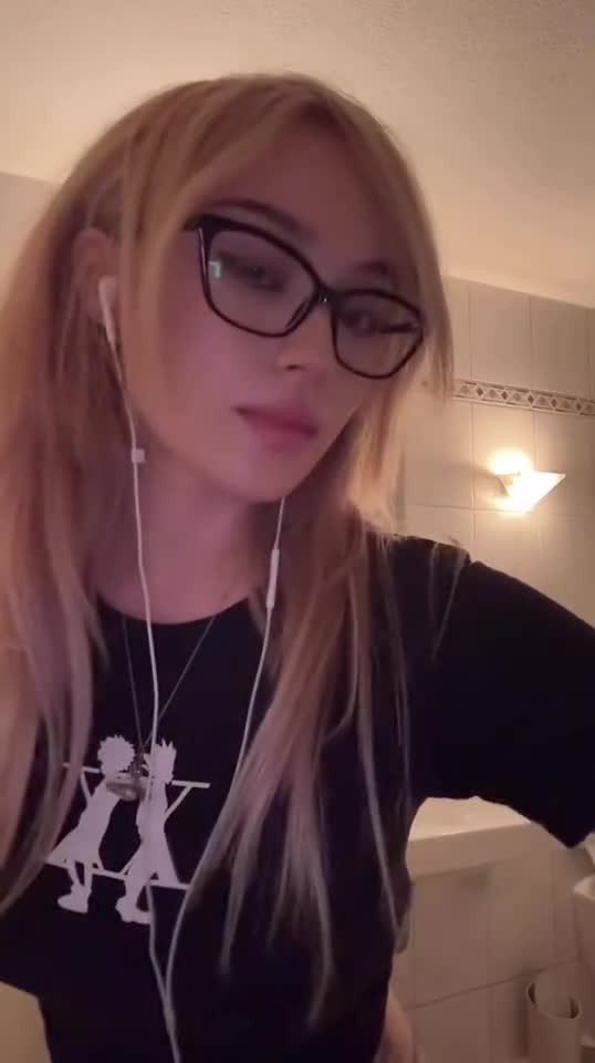 Video 860290 from JadeyAnh | vylerria