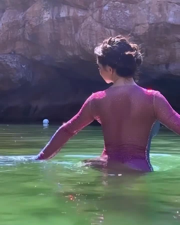 Video 865582 from Demi Rose Mawby