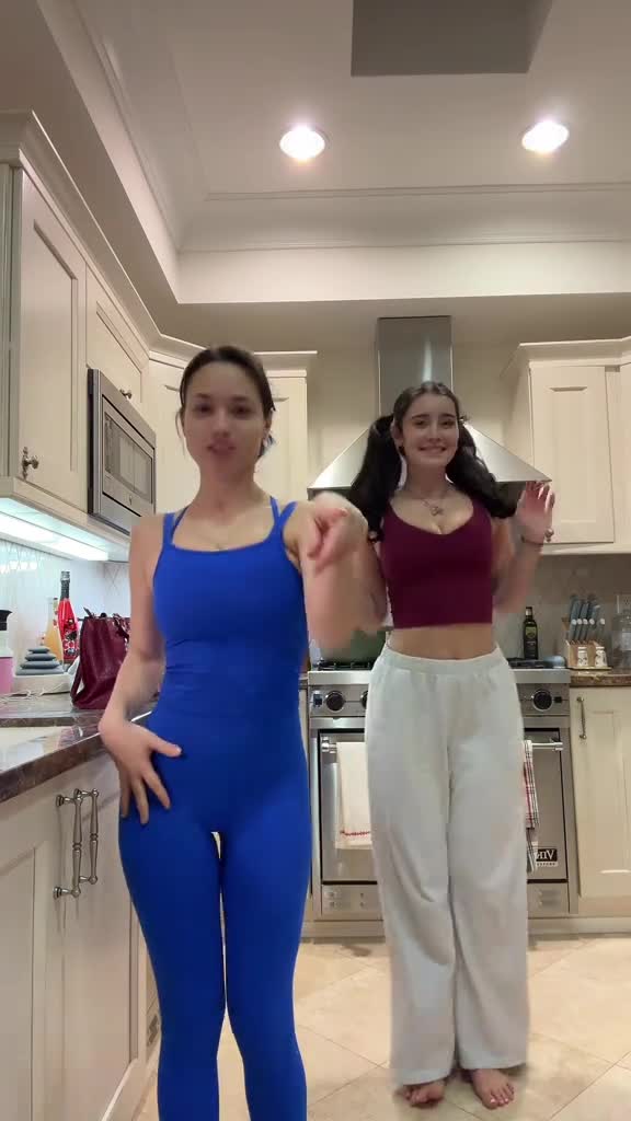 Video 867569 from Hotblockchain / Emily Cocea / cryptobaddie1