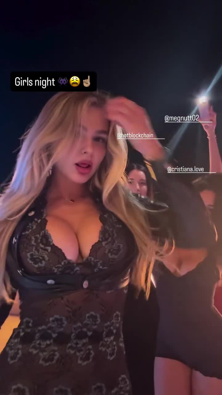 Video 867653 from Hotblockchain / Emily Cocea / cryptobaddie1
