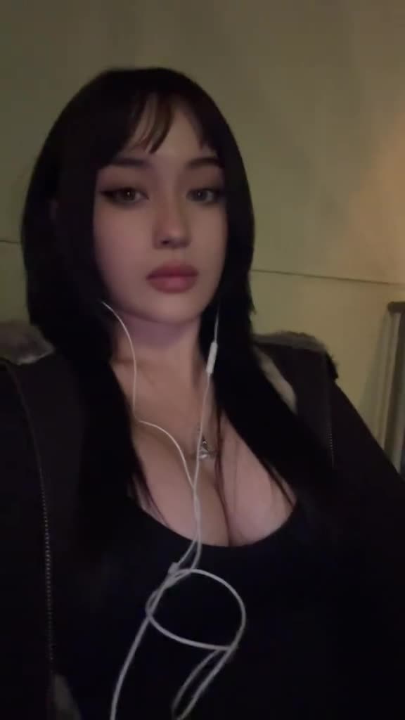 Video 869613 from JadeyAnh | vylerria