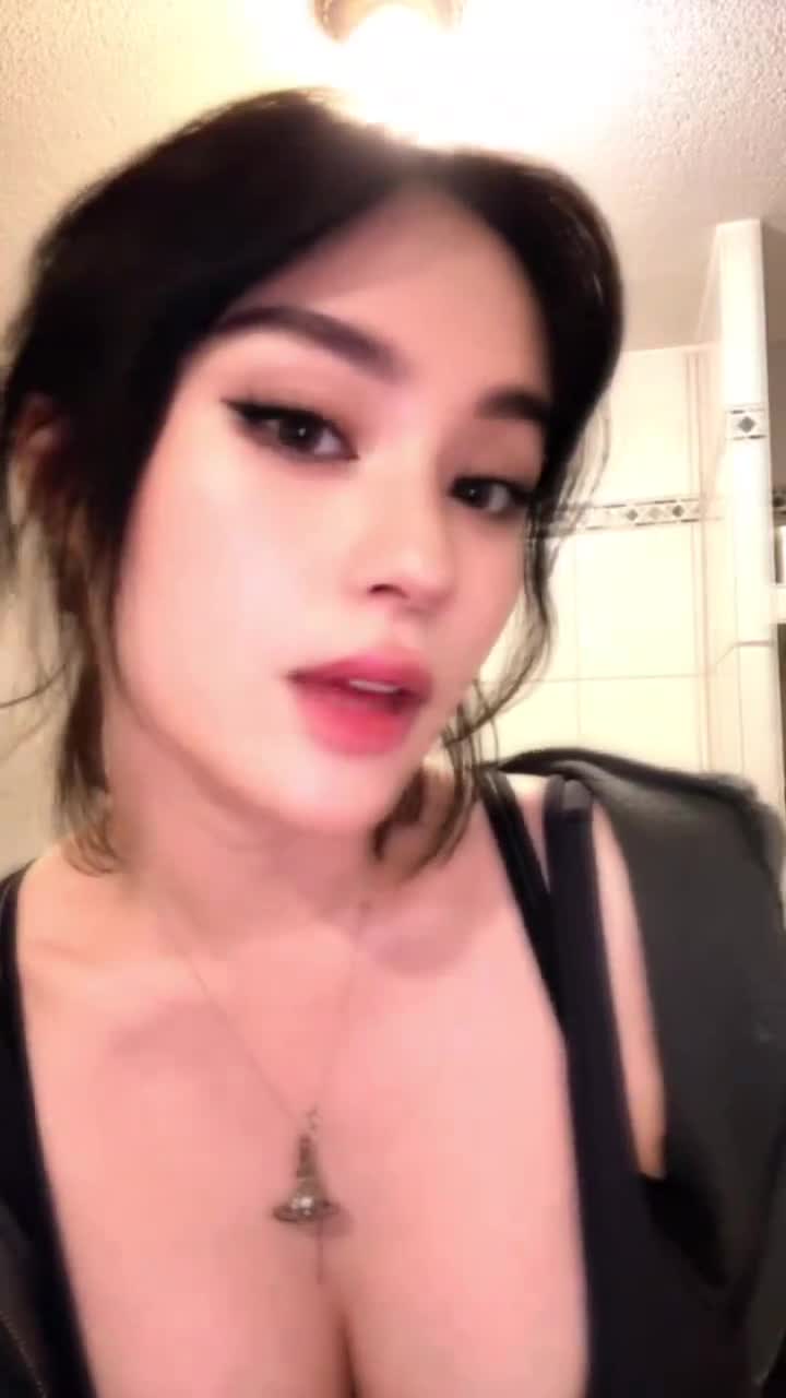 Video 869618 from JadeyAnh | vylerria