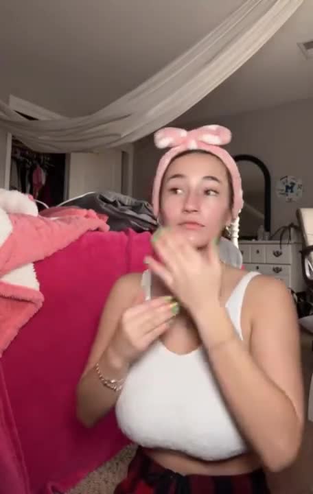 Video 869760 from Nnevelpappermann | Devon Shae