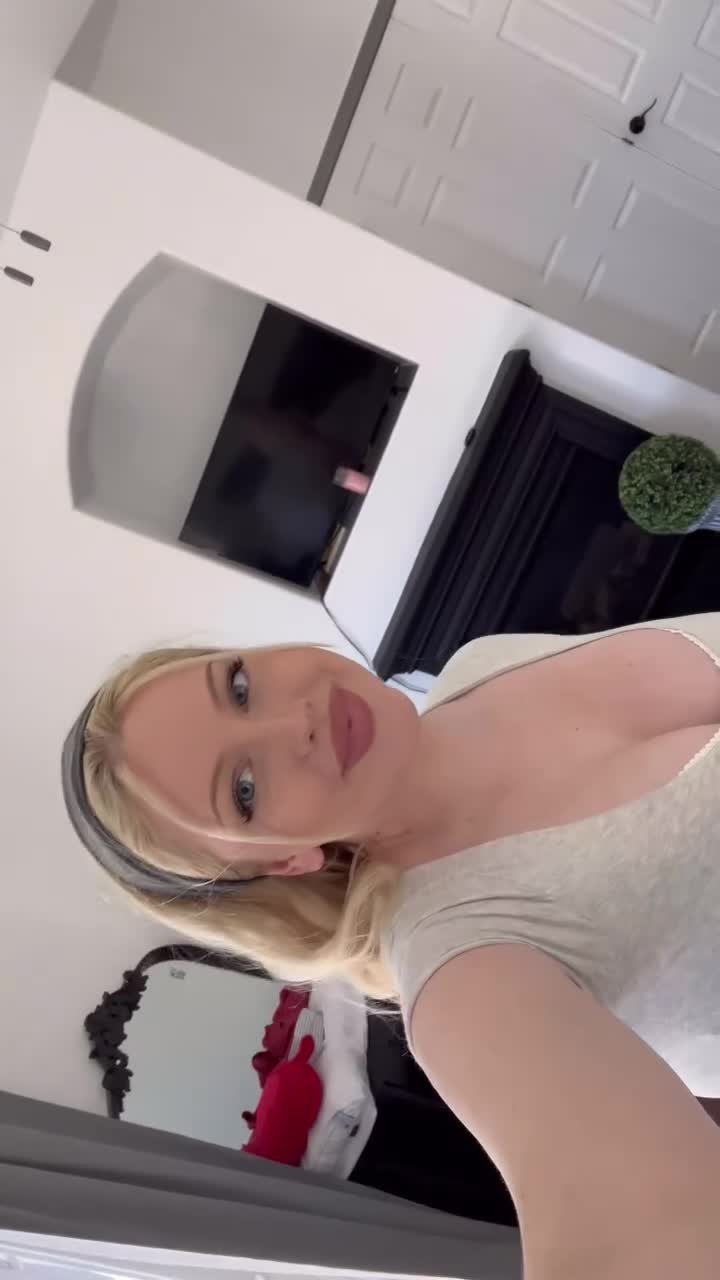 Video 869863 from MSFIIIRE | Emily Taylor | lilly_bloomes | lillyblooms