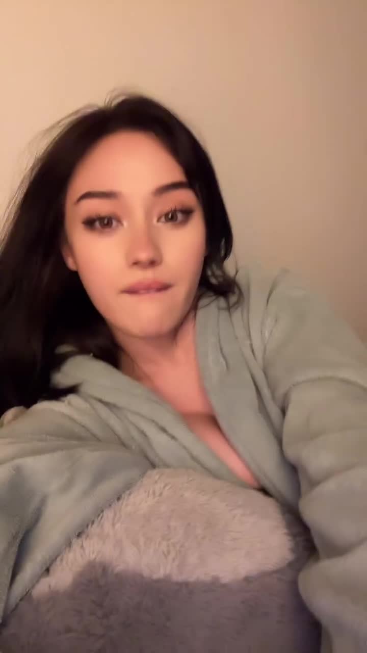 Video 869937 from JadeyAnh | vylerria