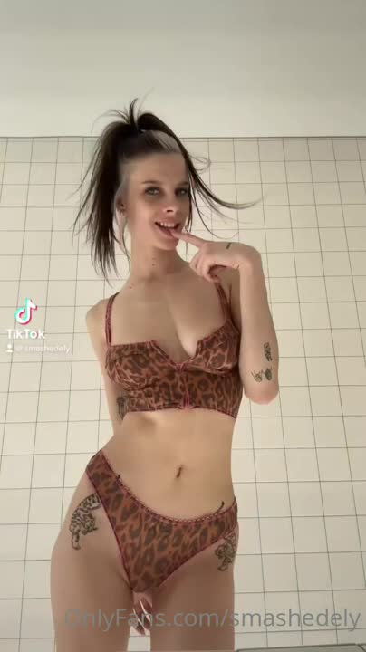 Video 871683 from Smashedely - Ashley Matheson