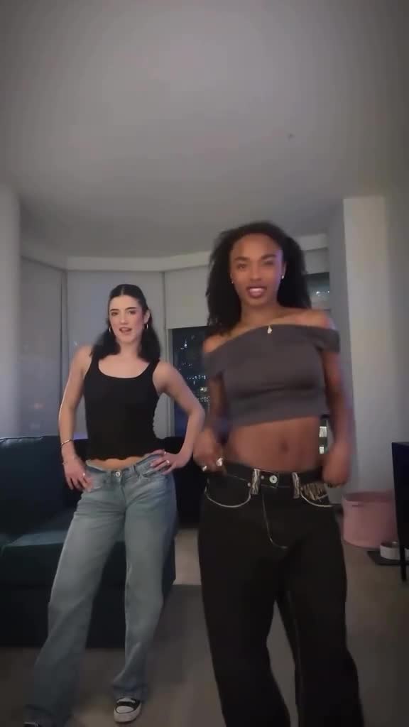 Video 871909 from Charli D'Amelio / Charli Damelio