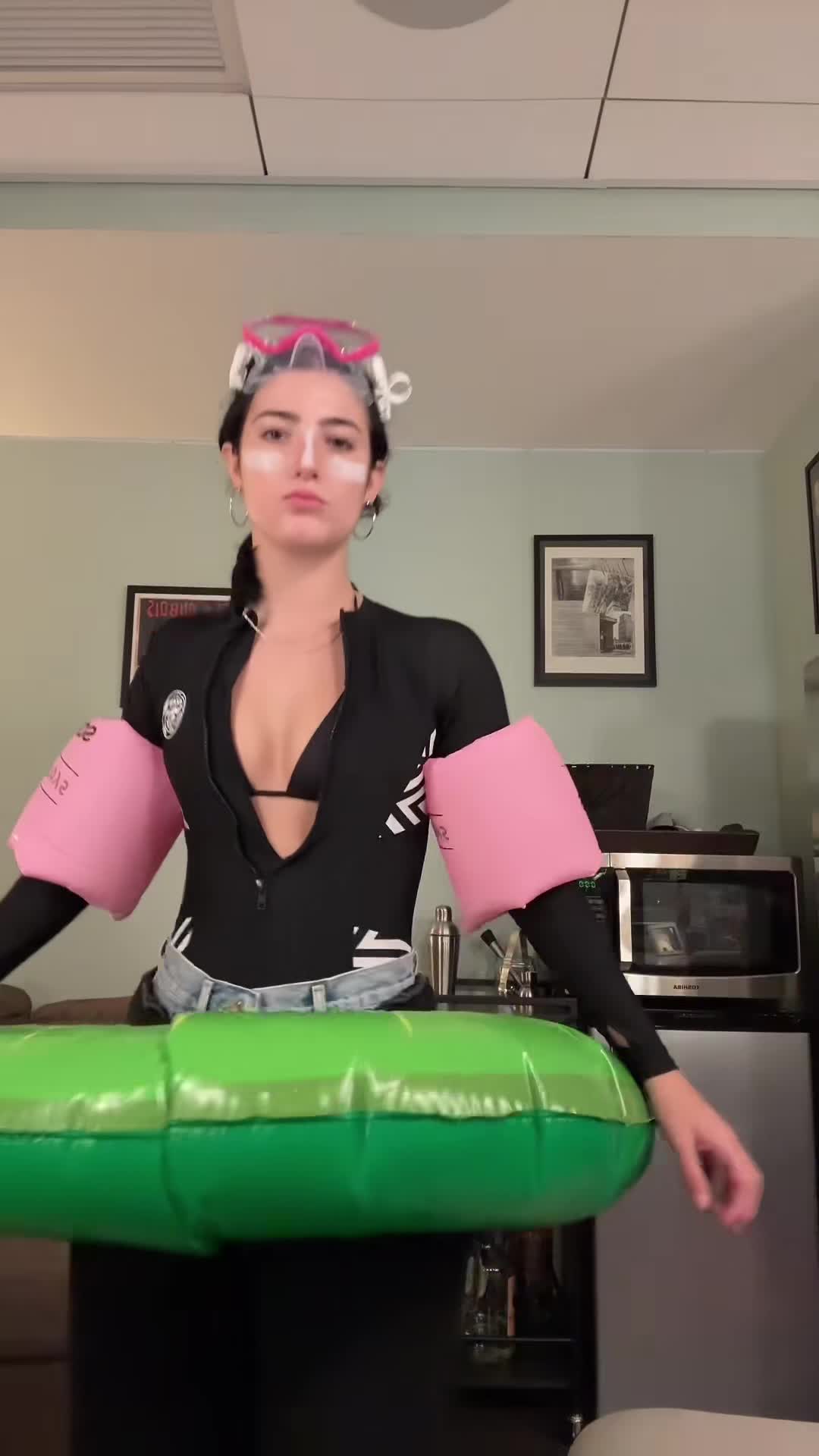 Video 871919 from Charli D'Amelio / Charli Damelio
