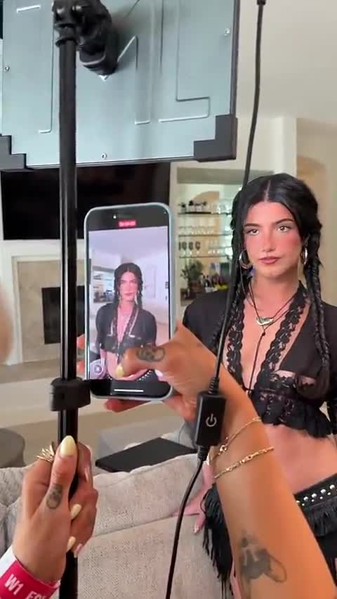 Video 871962 from Charli D'Amelio / Charli Damelio