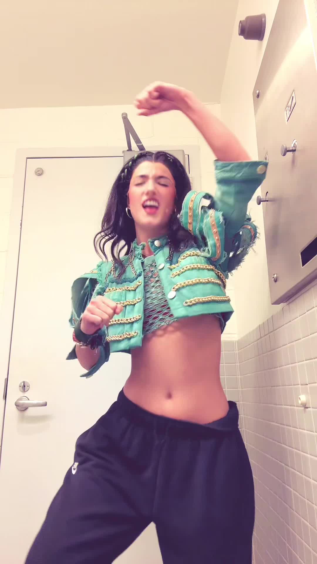 Video 871988 from Charli D'Amelio / Charli Damelio